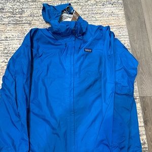 Patagonia Men’s large rain jacket NWT